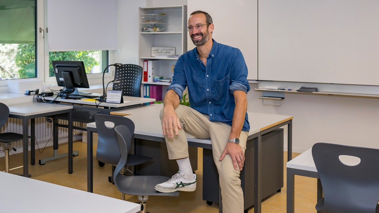 Patrick Pons' neuer Arbeitsplatz: das Schulzimmer.