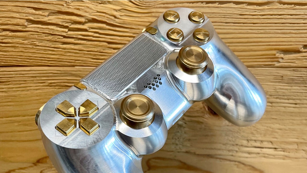 Der PS4 Controller aus Aluminium hergestellt von den GIS Polymechaniker-Lehrlingen.