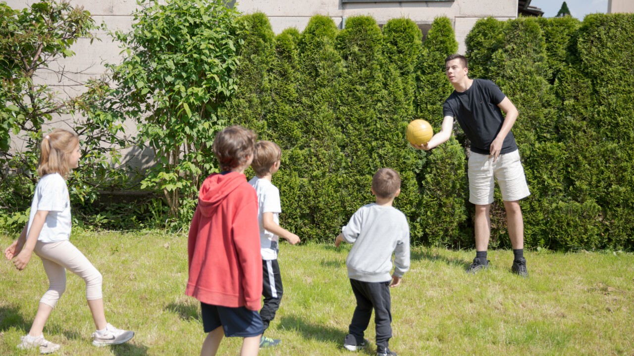 Du bist mal Schiedsrichter, mal Spielpartner.