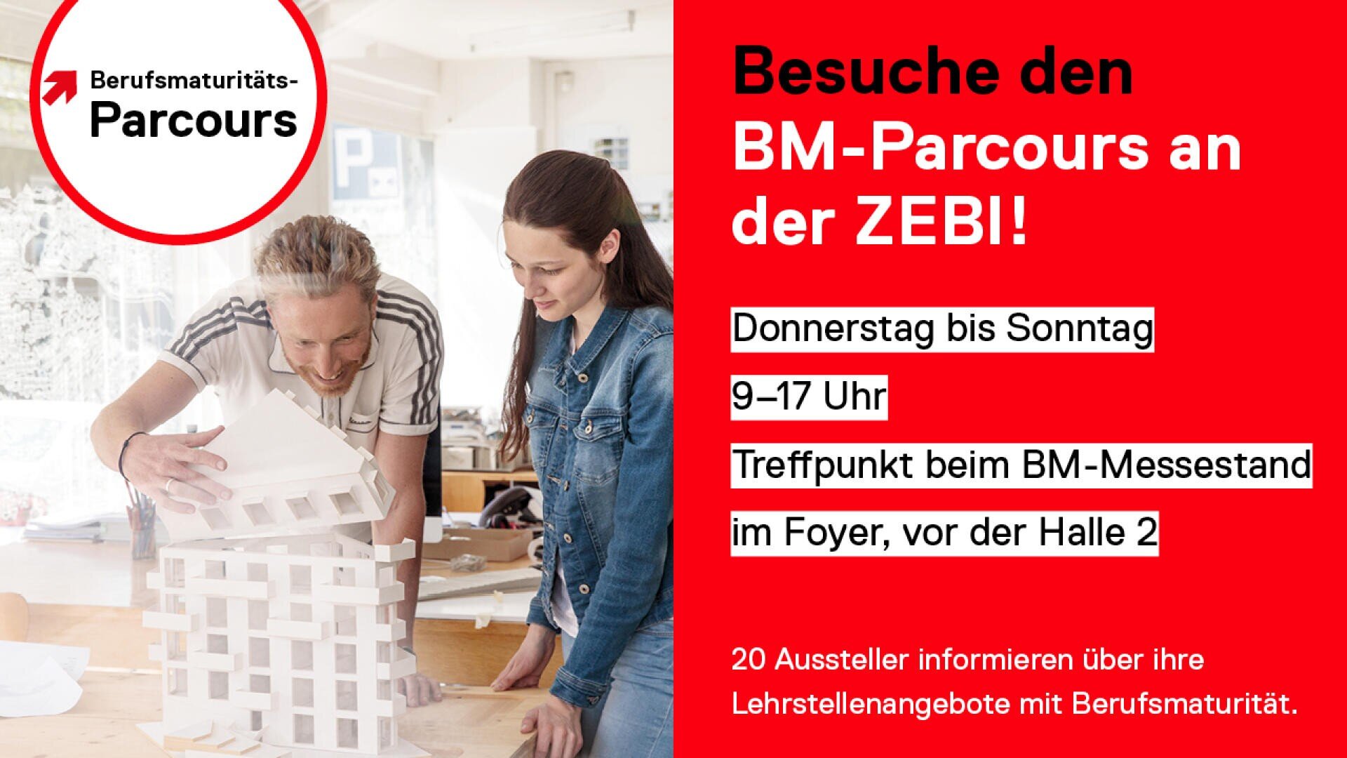 Eine Frau und ein Mann untersuchen gemeinsam ein Gebäudemodell. Rechts lädt ein deutscher Text zum Besuch des BM-Parcours im ZEBI ein, mit Veranstaltungshinweisen und Informationen über Aussteller, die Lehrstellen anbieten.