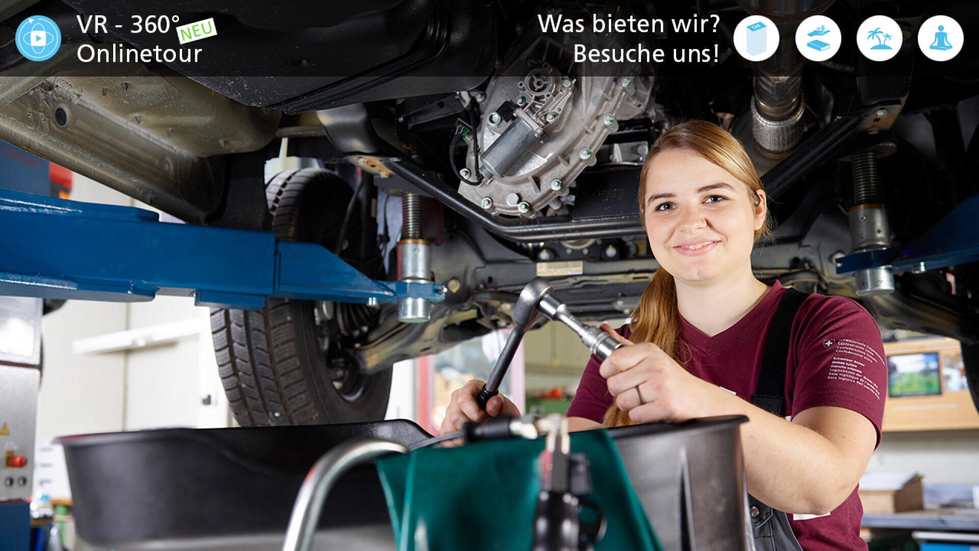 Ein lächelnder Mechaniker arbeitet an einem Auto, das in einer Werkstatt angehoben wurde. Der Text auf Deutsch darüber lautet: "Was bieten wir? Besuche uns!" und "VR - 360° Onlinetour". In der rechten oberen Ecke erscheinen Icons für Dienstleistungen.