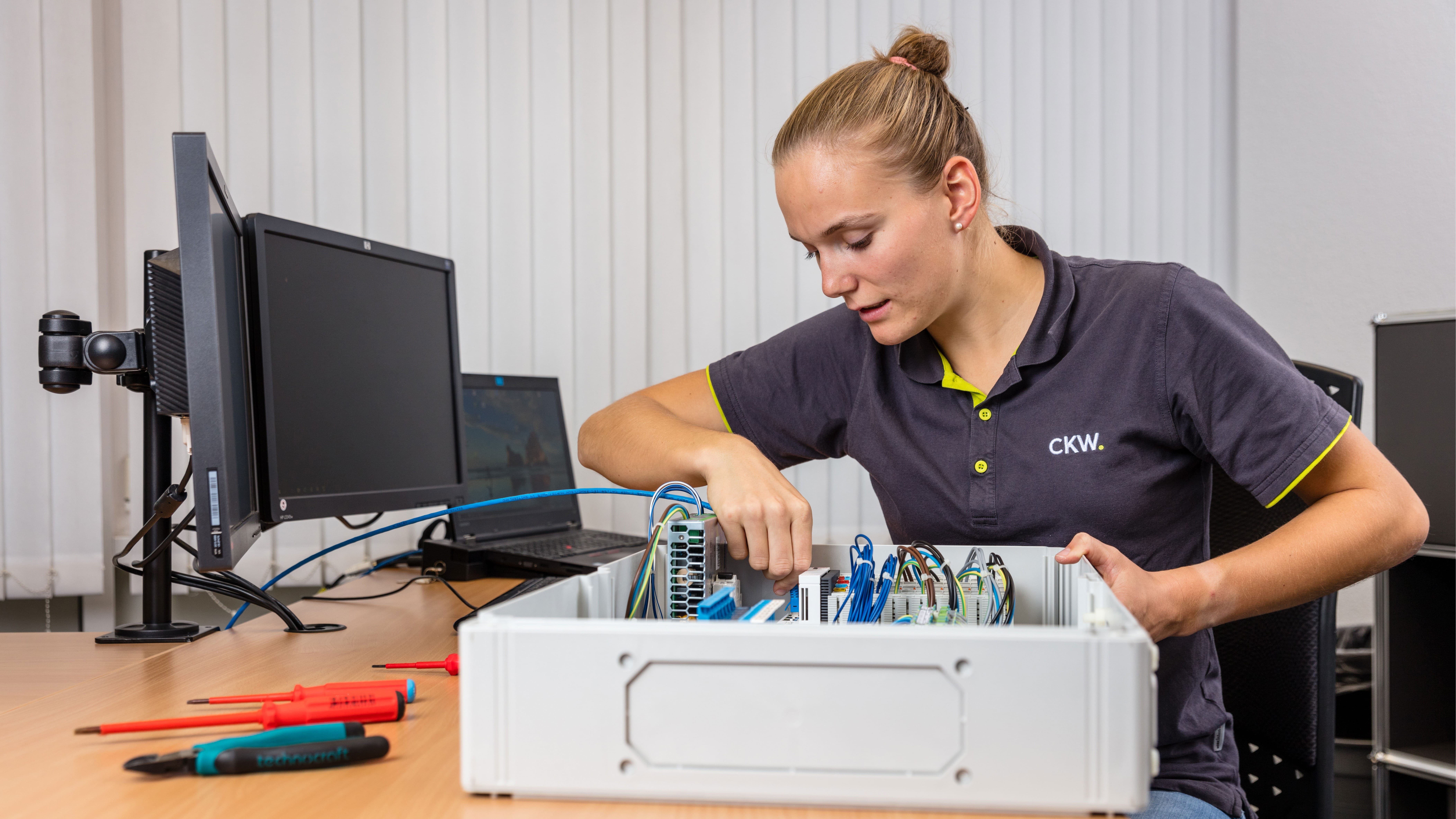 Immer up to date. Mit einer Lehre Gebäudeinformatiker/in bei CKW.