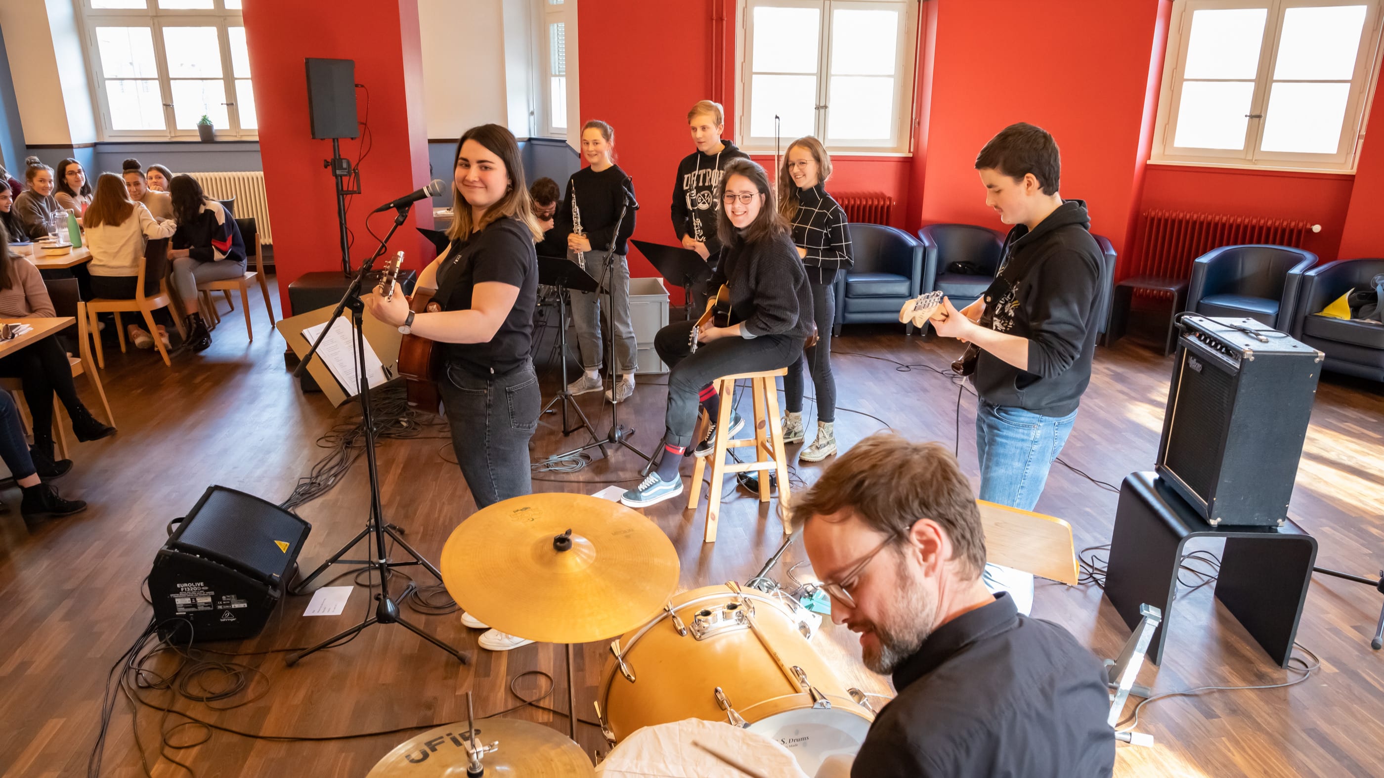 Theri Band - Lunch Concert in der Mensa