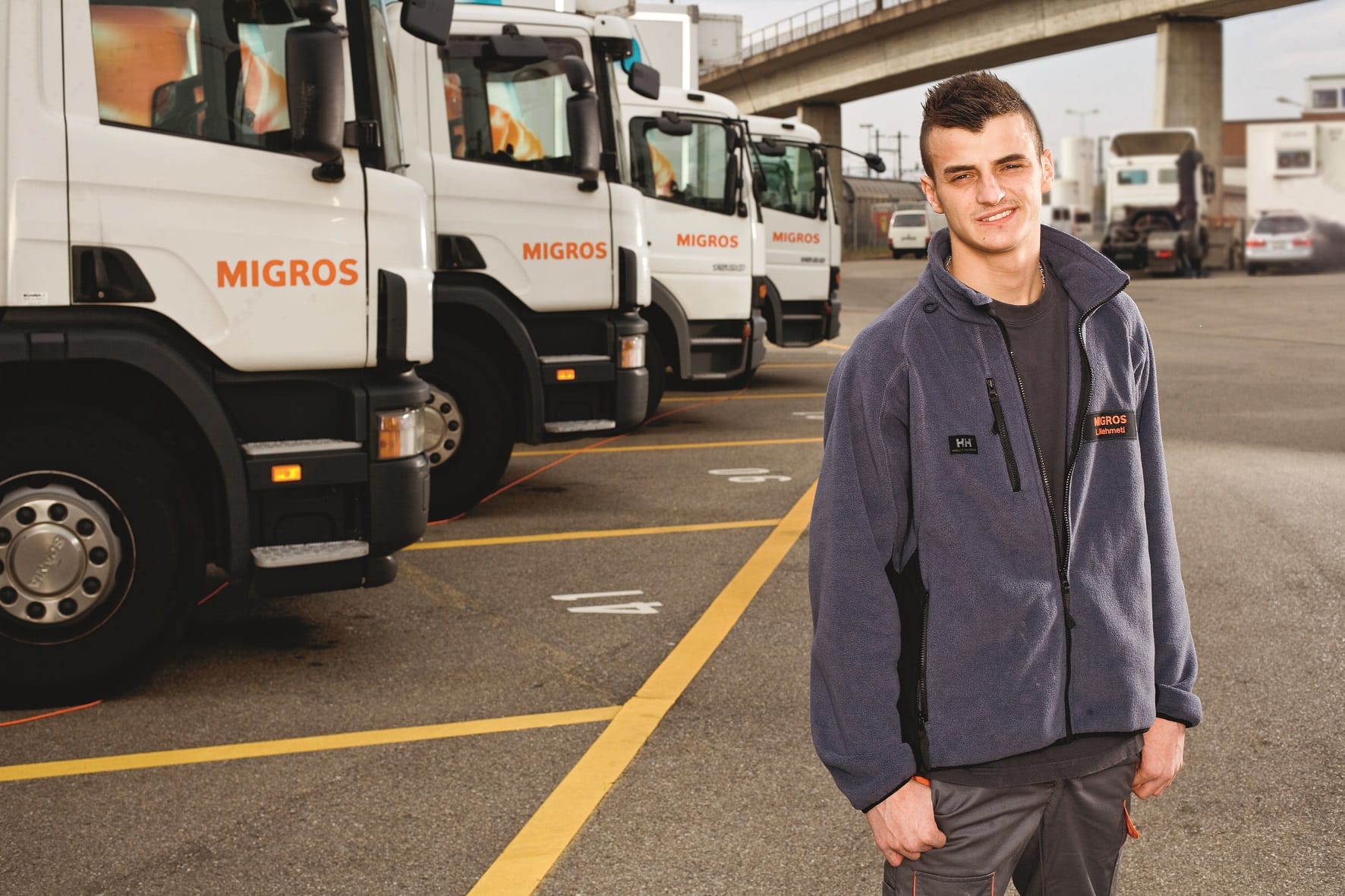 Der Strassentransportfachmann und die Strassentransportfachfrauen sind Frühaufsteher/innen