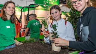 Im Freien sein, naturbezogen arbeiten