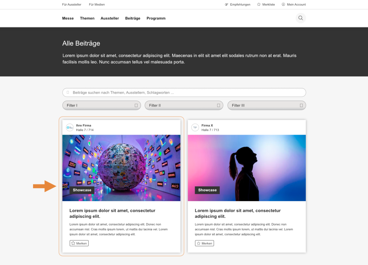 Eine Webseite zeigt zwei Event-Beiträge mit Bildern und Beschreibungen. Der linke Beitrag zeigt einen digitalen Globus mit Bildschirmen, der mit „Showcase“ beschriftet und durch einen orangefarbenen Pfeil hervorgehoben ist. Der rechte Beitrag zeigt eine Person vor farbigen Lichtern.