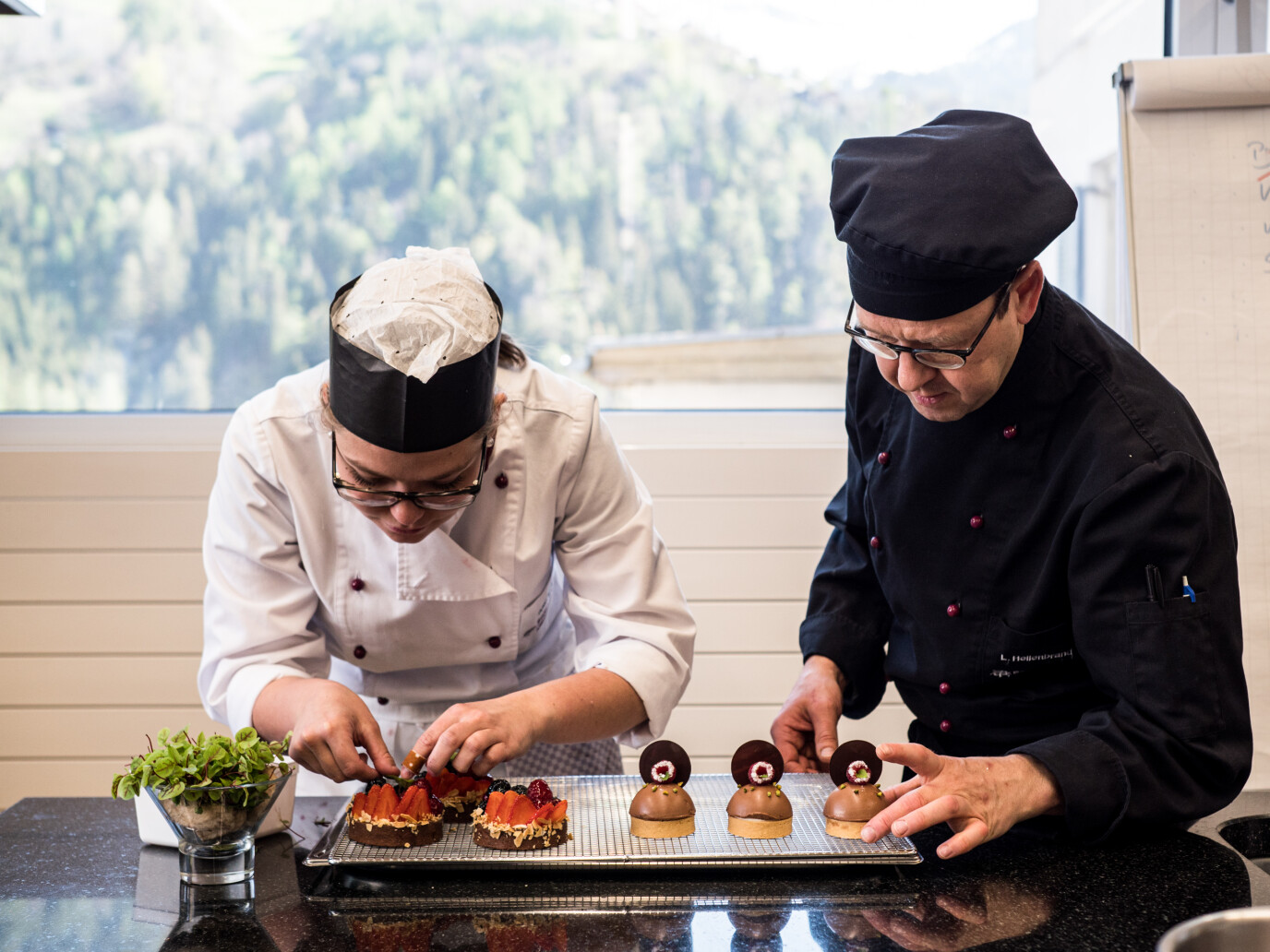 Erhalte einen Einblick in die Patisserie und Küche